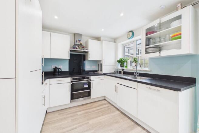Bell Road, Winnersh, Wokingham, Berkshire, RG41 photo 4