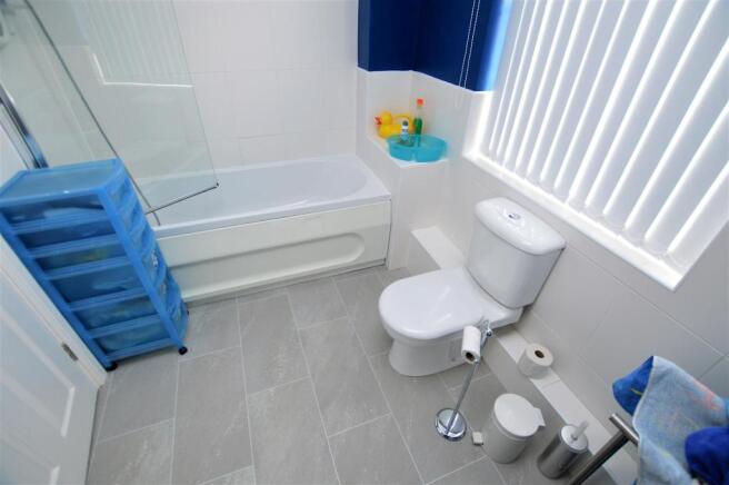 FAMILY BATHROOM