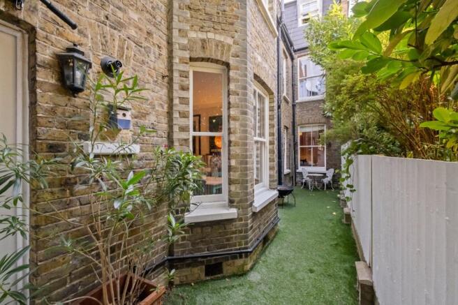 Nevis Road, London, SW17 photo 4