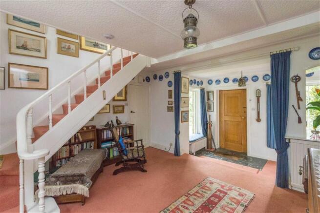 Spacious Entrance Ha
