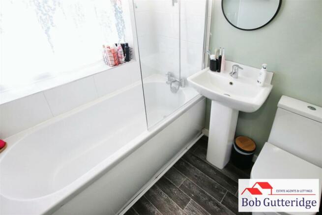 FIRST FLOOR BATHROOM