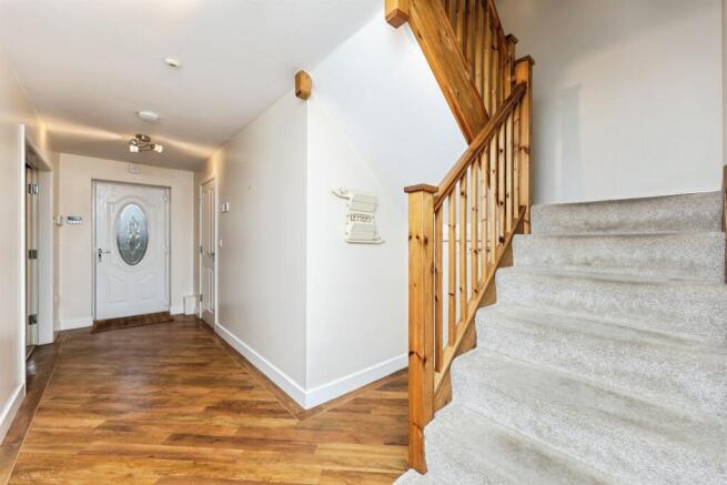 5 bed Detached for sale Image 5