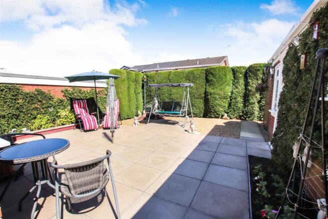 ENCLOSED REAR GARDEN