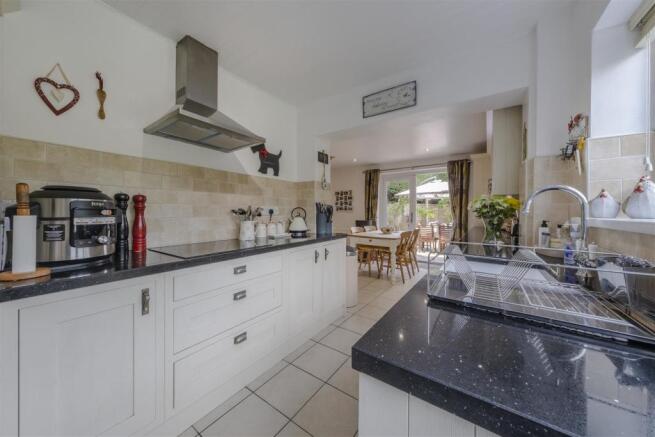 7 Tytherington Close-002.JPG