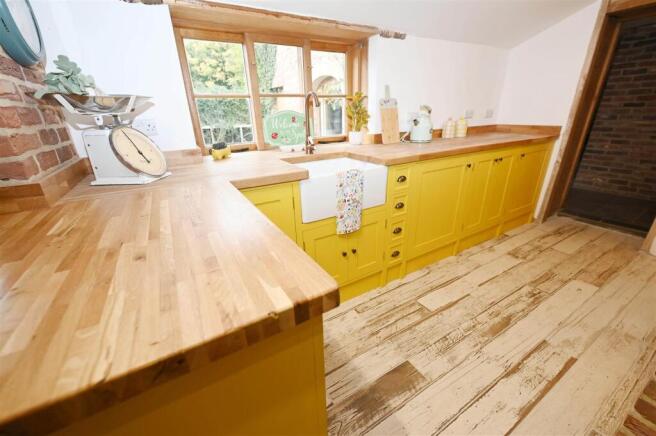 2 bed Semi-Detached for sale Image 11