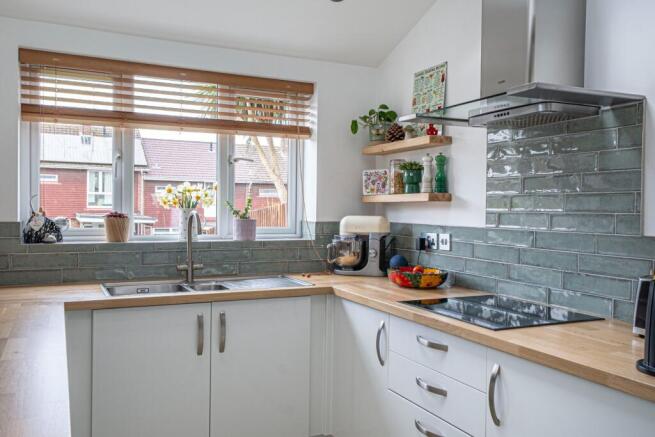 Mornington Close, Andover, SP10 photo 4
