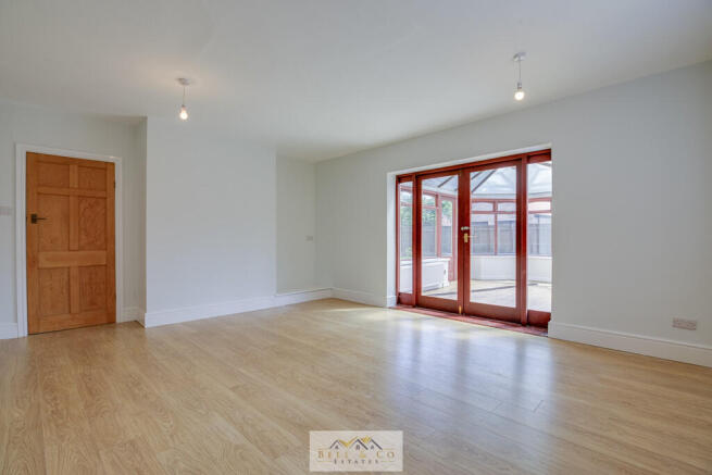 4 bed Detached for sale Image 11