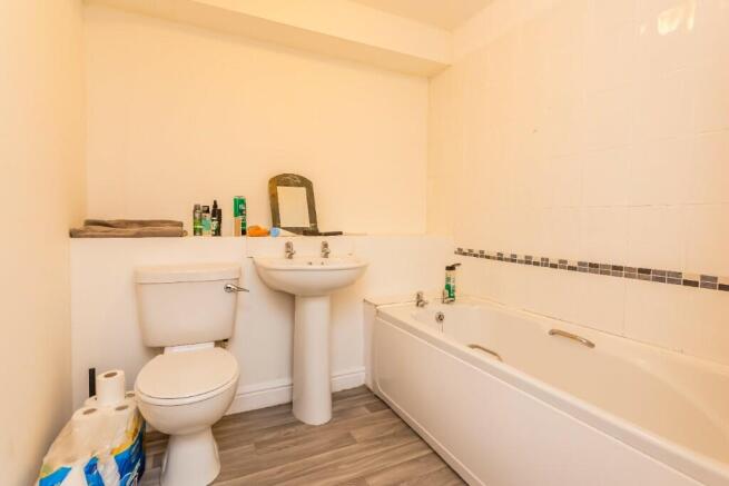 2 bed Flat for sale Image 5