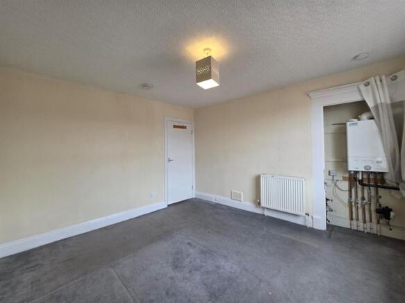 2 bed Flat to rent Image 5