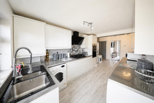3 bed Terraced for sale Image 7