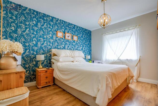 3 bed House for sale Image 11