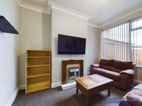 4 bed Town House to rent Image 10