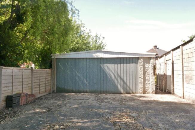 DOUBLE GARAGE