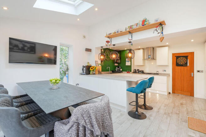 3 bed Semi-Detached for sale Image 11
