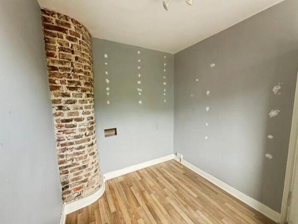 3 bed Terraced for sale Image 12