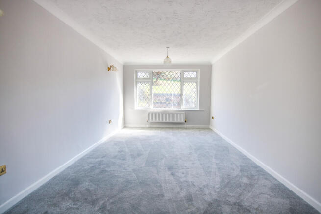 Sholing! No Forward Chain! Extended! Private Garden! Freshly Decorated! photo 4
