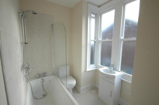 6 bed House to rent Image 5