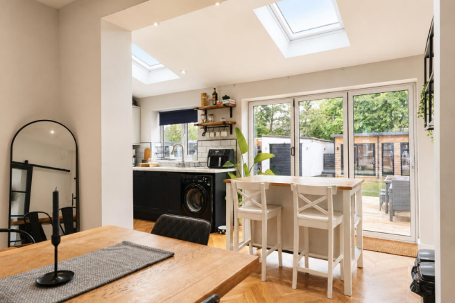 3 bed Semi-Detached for sale Image 11