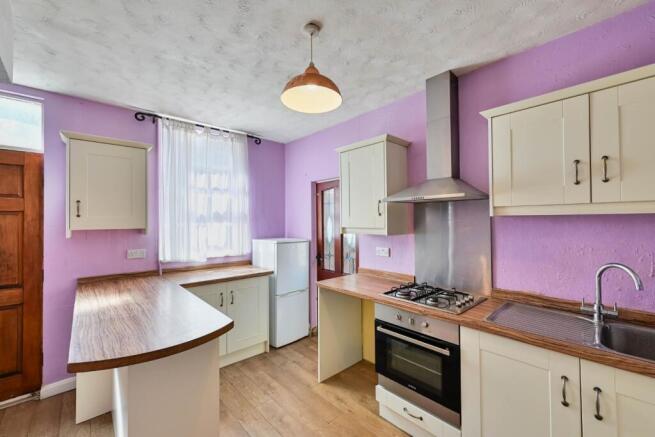 2 bed Terraced to rent Image 4