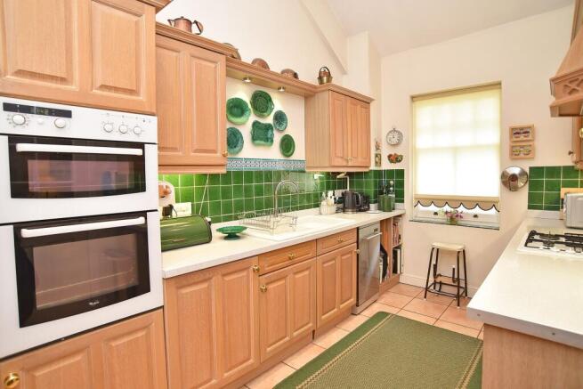 2 bed Flat for sale Image 6