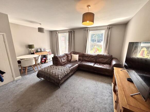 3 bed Town House to rent Image 4