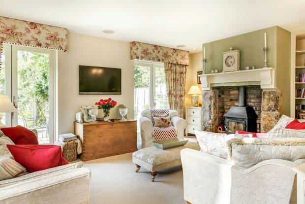 SNUG/FAMILY ROOM