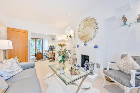 Park Close, Hampton, TW12