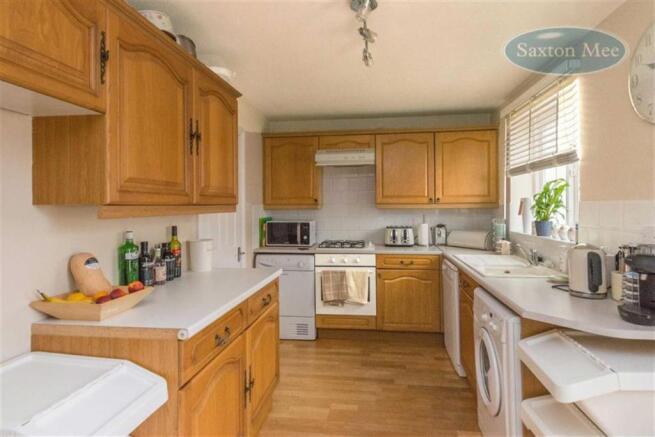 STUNNING EXTENDED BREAKFASTING KITCHEN