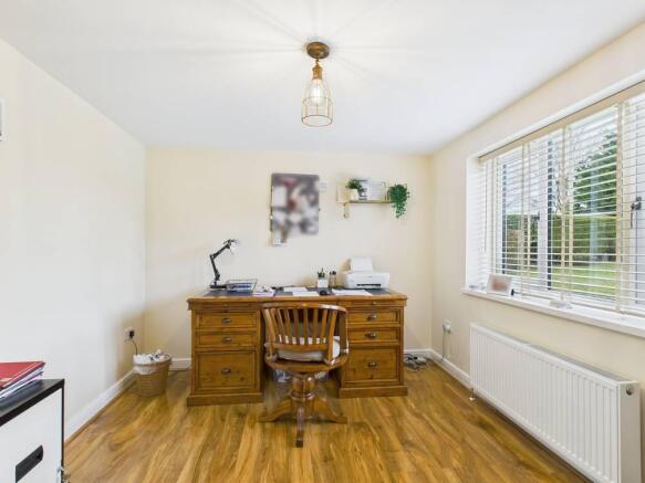 4 bed Detached for sale Image 7