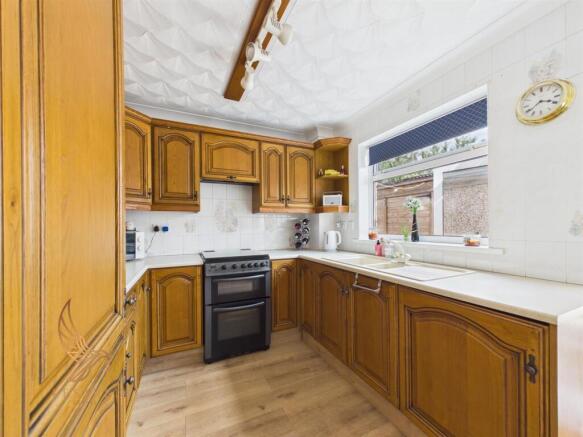 3 bed Semi-Detached for sale Image 10
