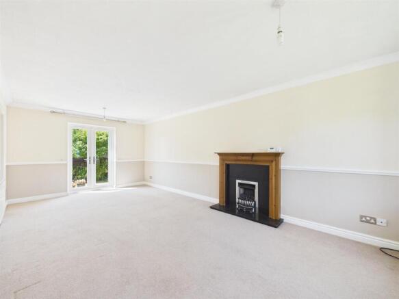 Spacious Dual Aspect Lounge