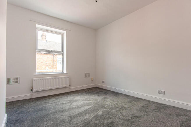 2 bed Terraced to rent Image 4