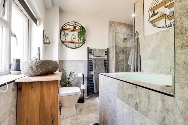 Ensuite to Bed 1