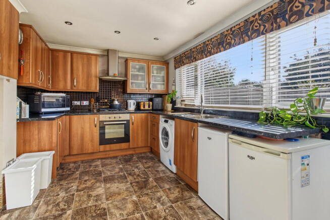 Goldsmith Avenue, Romford, RM7 0EX photo 3