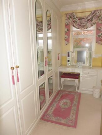 DRESSING ROOM