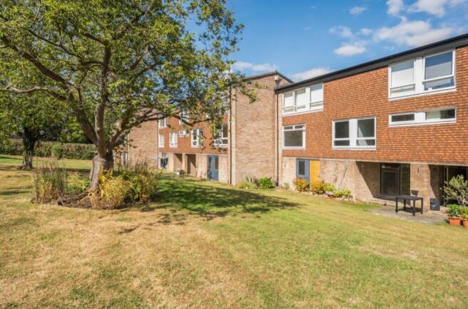 2 bed Apartment for sale Image 2