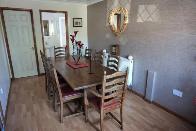 Dining Room/Bed 5