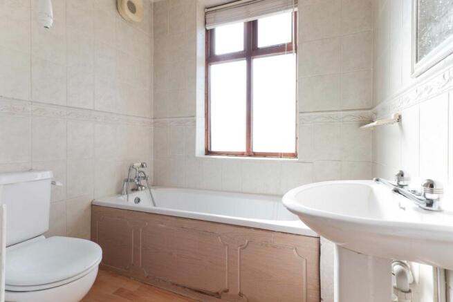 5 bed Detached for sale Image 12