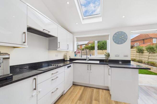 3 bed Semi-Detached for sale Image 12