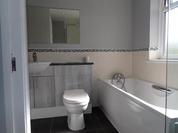 BATHROOM/WC