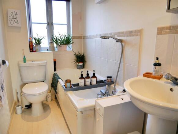 FAMILY BATHROOM