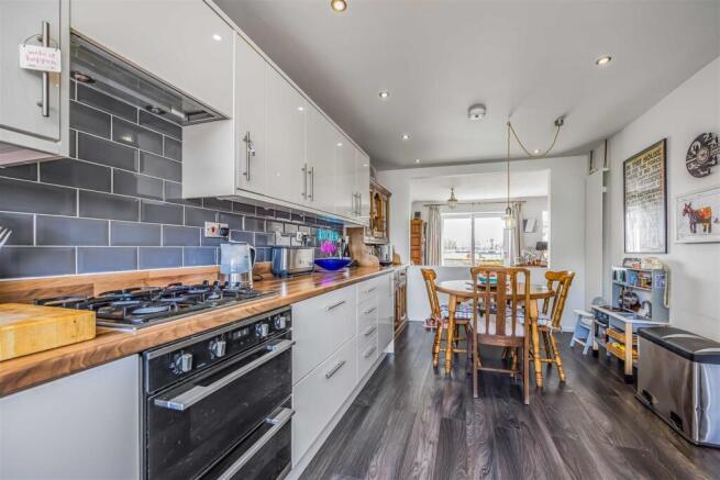 5 Collier Close, Southampton-Small-PorticoMarketin