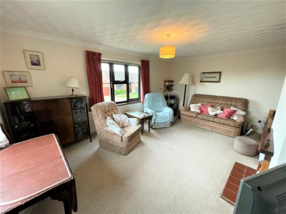 LIVING ROOM 2.JPG