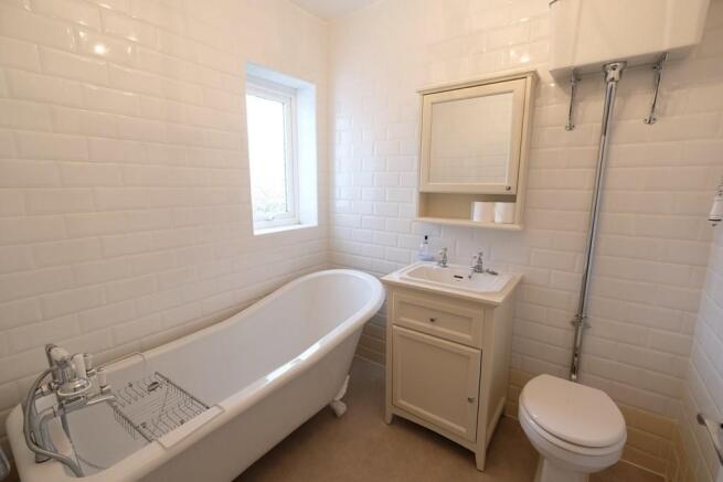EN SUITE BATHROOM 