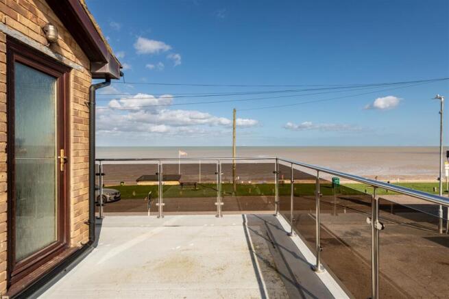13 The Leas balcony2.jpg
