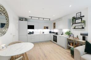 23, Garland House, Ashley Road, Epsom KT18 7BY
