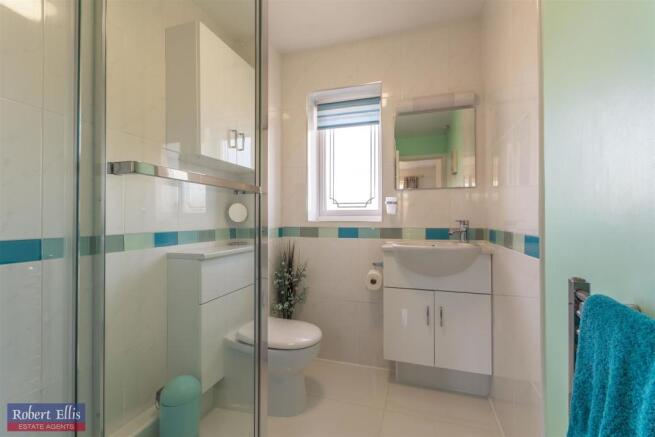 ensuite.jpg