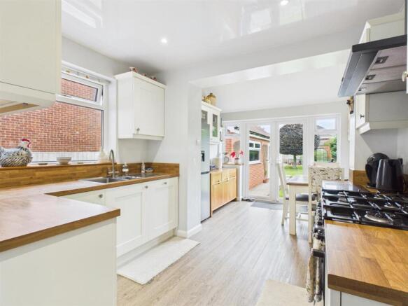 4 bed Detached for sale Image 5