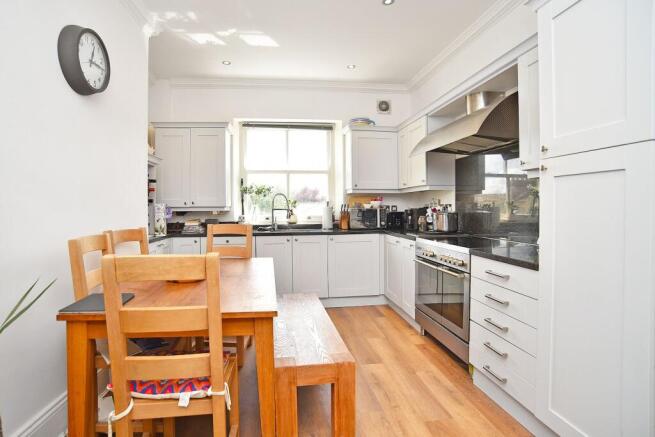4 bed Flat for sale Image 5