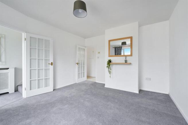 BLETCHINGLEY CLOSE (3).jpg